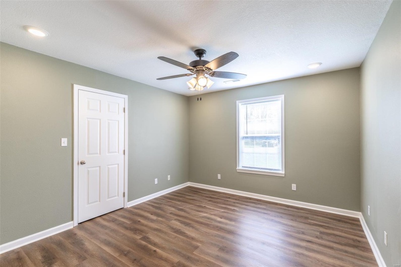 1501 Vincent Street, Poplar Bluff, Missouri 63901, 3 Bedrooms Bedrooms, 6 Rooms Rooms,2 BathroomsBathrooms,Residential,For Sale,Vincent,MAR25023427
