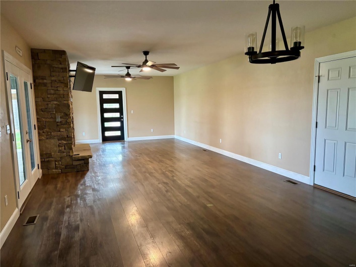 15096 Highway T, Perryville, Missouri 63775, 2 Bedrooms Bedrooms, 5 Rooms Rooms,1 BathroomBathrooms,Residential,For Sale,Highway T,MAR25003543