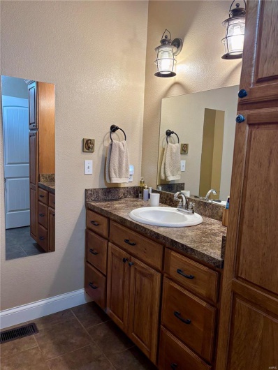 15096 Highway T, Perryville, Missouri 63775, 2 Bedrooms Bedrooms, 5 Rooms Rooms,1 BathroomBathrooms,Residential,For Sale,Highway T,MAR25003543