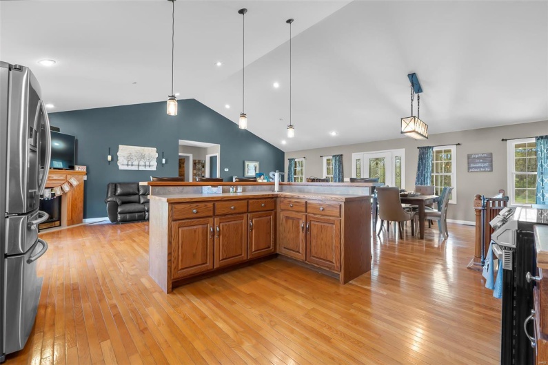 661 County Highway 261, Oran, Missouri 63771, 3 Bedrooms Bedrooms, 12 Rooms Rooms,3 BathroomsBathrooms,Residential,For Sale,County Highway 261,MAR25023052
