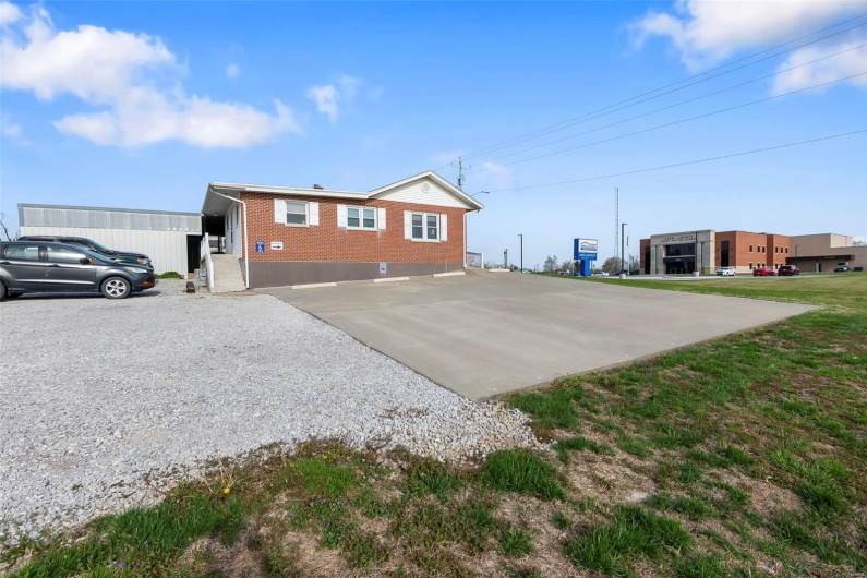 407 Saint Joseph, Perryville, Missouri 63775, ,Commercial Sale,For Sale,Saint Joseph,MAR25022163