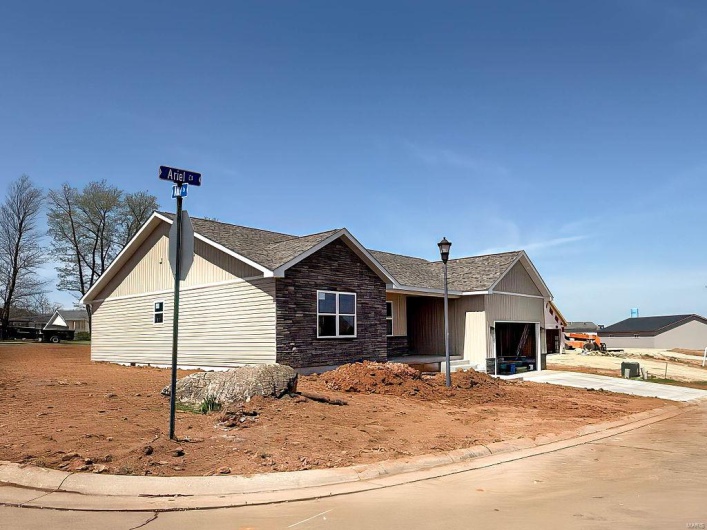 201 Ariel Court, Desloge, Missouri 63601, 3 Bedrooms Bedrooms, 5 Rooms Rooms,2 BathroomsBathrooms,Residential,For Sale,Ariel,MAR25023572