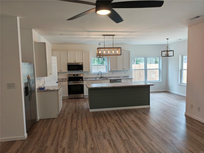 kitchen/brkfst room