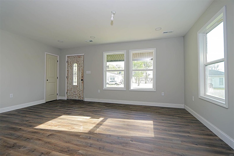 804 McPheeters, Oran, Missouri 63771, 2 Bedrooms Bedrooms, 4 Rooms Rooms,2 BathroomsBathrooms,Residential,For Sale,McPheeters,MAR25023541