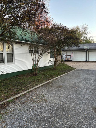 111 Broadway Street, Hayti, Missouri 63851, 3 Bedrooms Bedrooms, 9 Rooms Rooms,2 BathroomsBathrooms,Residential,For Sale,Broadway,MAR25023760