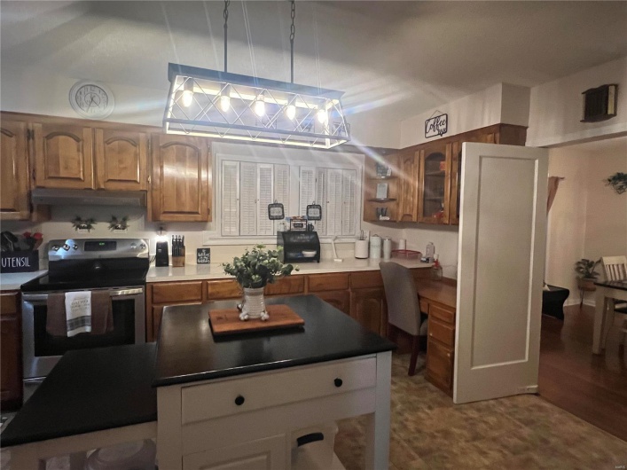 111 Broadway Street, Hayti, Missouri 63851, 3 Bedrooms Bedrooms, 9 Rooms Rooms,2 BathroomsBathrooms,Residential,For Sale,Broadway,MAR25023760