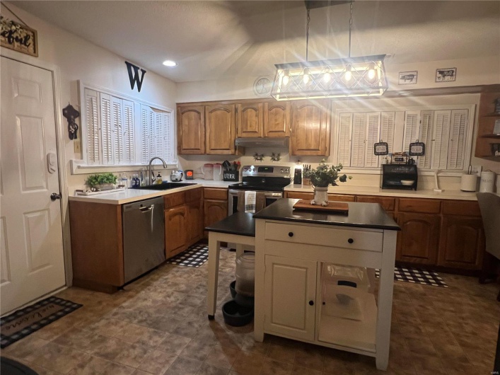 111 Broadway Street, Hayti, Missouri 63851, 3 Bedrooms Bedrooms, 9 Rooms Rooms,2 BathroomsBathrooms,Residential,For Sale,Broadway,MAR25023760
