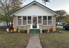111 Broadway Street, Hayti, Missouri 63851, 3 Bedrooms Bedrooms, 9 Rooms Rooms,2 BathroomsBathrooms,Residential,For Sale,Broadway,MAR25023760