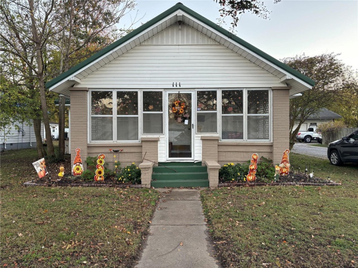111 Broadway Street, Hayti, Missouri 63851, 3 Bedrooms Bedrooms, 9 Rooms Rooms,2 BathroomsBathrooms,Residential,For Sale,Broadway,MAR25023760