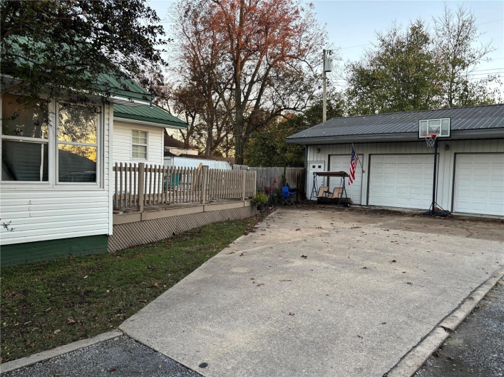 111 Broadway Street, Hayti, Missouri 63851, 3 Bedrooms Bedrooms, 9 Rooms Rooms,2 BathroomsBathrooms,Residential,For Sale,Broadway,MAR25023760