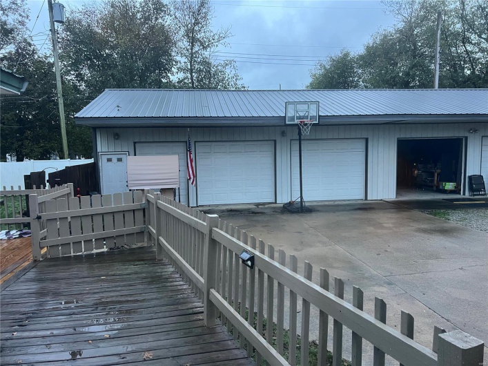 111 Broadway Street, Hayti, Missouri 63851, 3 Bedrooms Bedrooms, 9 Rooms Rooms,2 BathroomsBathrooms,Residential,For Sale,Broadway,MAR25023760