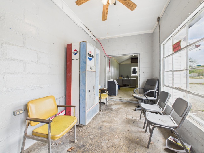 205 Main Street, Gideon, Missouri 63848, ,Commercial Sale,For Sale,Main,MAR25023813