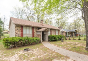 2018 Woodland Road, Poplar Bluff, Missouri 63901, 3 Bedrooms Bedrooms, 9 Rooms Rooms,2 BathroomsBathrooms,Residential,For Sale,Woodland,MAR25023834