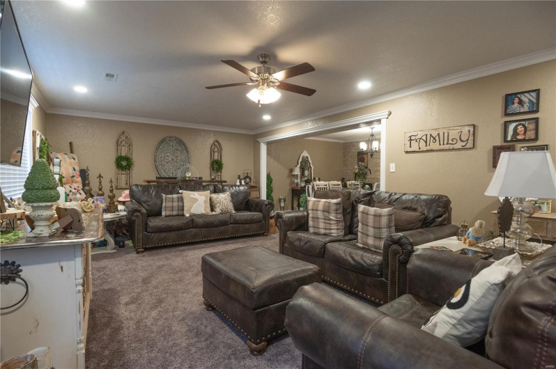 2018 Woodland Road, Poplar Bluff, Missouri 63901, 3 Bedrooms Bedrooms, 9 Rooms Rooms,2 BathroomsBathrooms,Residential,For Sale,Woodland,MAR25023834
