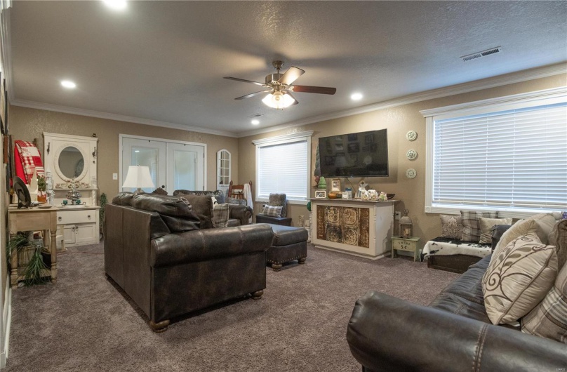 2018 Woodland Road, Poplar Bluff, Missouri 63901, 3 Bedrooms Bedrooms, 9 Rooms Rooms,2 BathroomsBathrooms,Residential,For Sale,Woodland,MAR25023834
