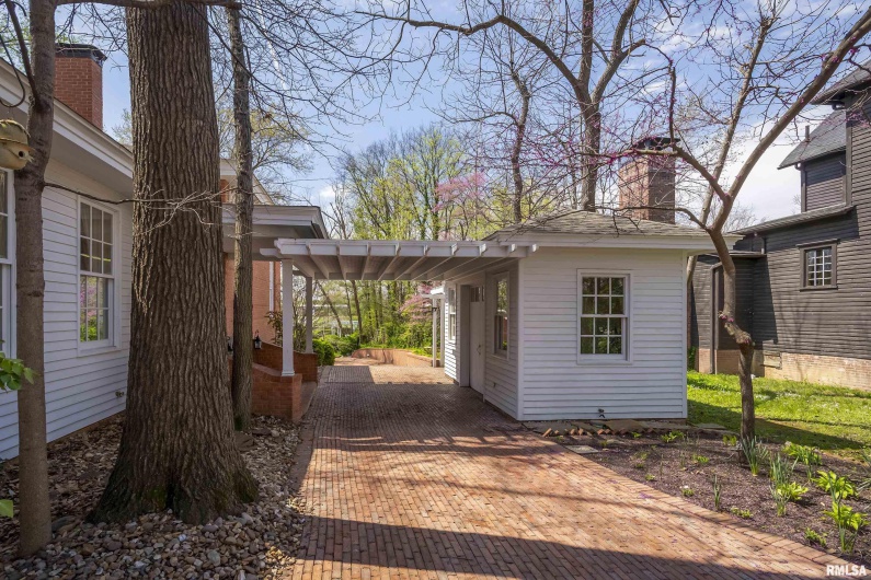 514 MARKET Street, Marion, Illinois 62959, 3 Bedrooms Bedrooms, 0 ,3 BathroomsBathrooms,Residential,For Sale,MARKET,0,RMAEB457560