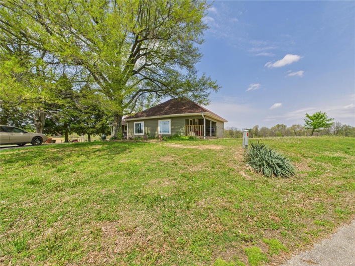 4627 County Road 651, Bernie, Missouri 63822, 2 Bedrooms Bedrooms, 6 Rooms Rooms,1 BathroomBathrooms,Residential,For Sale,County Road 651,MAR25023910