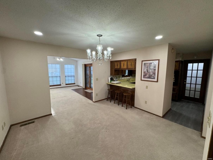 2925 Wayne Avenue, Poplar Bluff, Missouri 63901, 3 Bedrooms Bedrooms, 8 Rooms Rooms,2 BathroomsBathrooms,Residential,For Sale,Wayne,MAR25023879