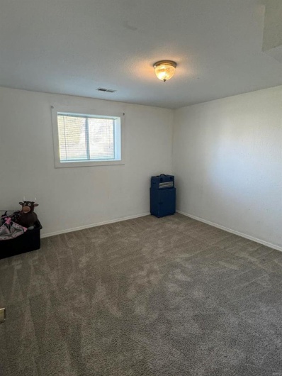 Unfurnished room with visible vents, baseboards, and carpet flooring