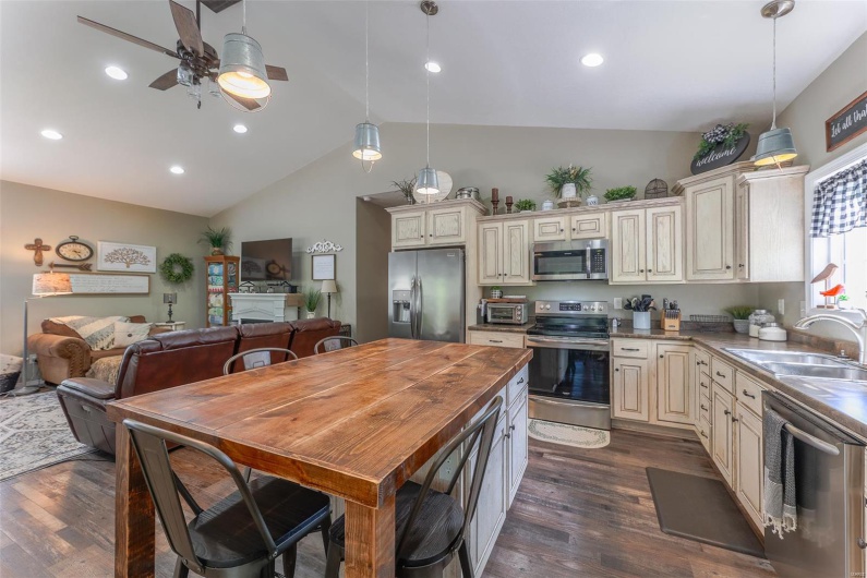 141 Rockwood Point Road, Wappapello, Missouri 63966, 2 Bedrooms Bedrooms, 6 Rooms Rooms,1 BathroomBathrooms,Residential,For Sale,Rockwood Point,MAR25023959