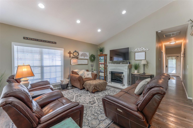 141 Rockwood Point Road, Wappapello, Missouri 63966, 2 Bedrooms Bedrooms, 6 Rooms Rooms,1 BathroomBathrooms,Residential,For Sale,Rockwood Point,MAR25023959