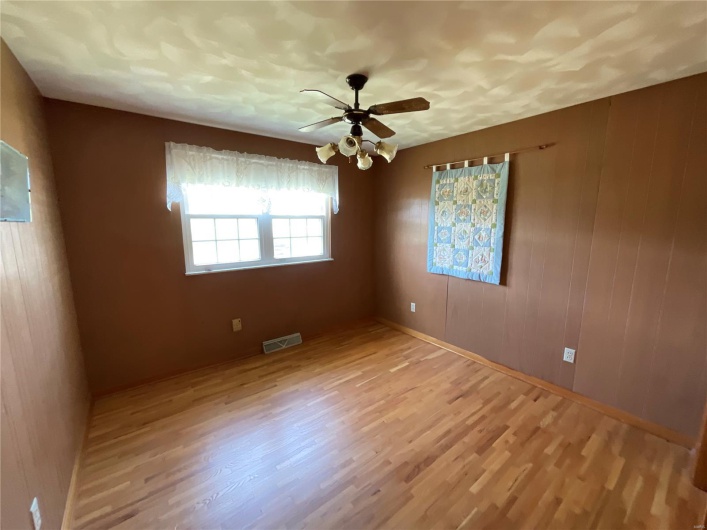 3103 Bloomfield Road, Cape Girardeau, Missouri 63703, 3 Bedrooms Bedrooms, 6 Rooms Rooms,2 BathroomsBathrooms,Residential,For Sale,Bloomfield,MAR25023935