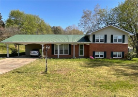 3103 Bloomfield Road, Cape Girardeau, Missouri 63703, 3 Bedrooms Bedrooms, 6 Rooms Rooms,2 BathroomsBathrooms,Residential,For Sale,Bloomfield,MAR25023935