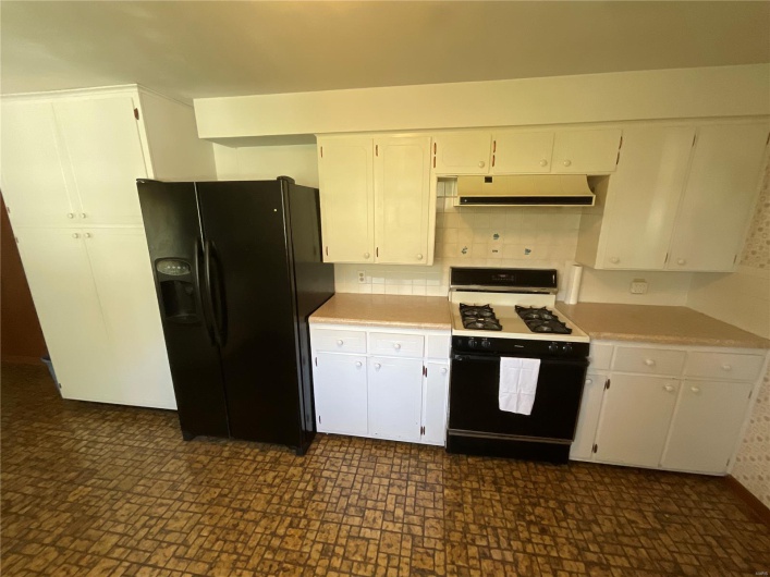 3103 Bloomfield Road, Cape Girardeau, Missouri 63703, 3 Bedrooms Bedrooms, 6 Rooms Rooms,2 BathroomsBathrooms,Residential,For Sale,Bloomfield,MAR25023935