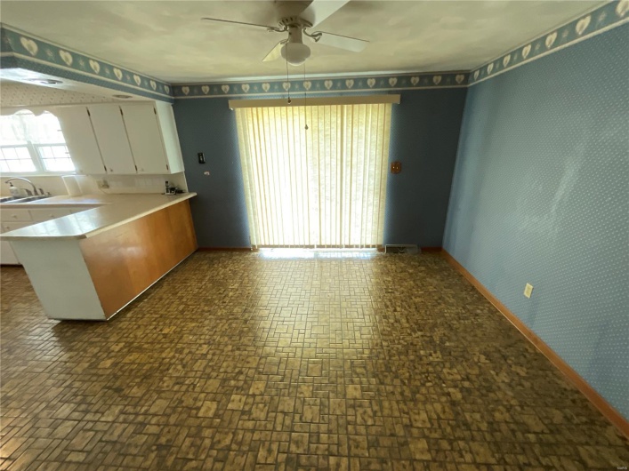 3103 Bloomfield Road, Cape Girardeau, Missouri 63703, 3 Bedrooms Bedrooms, 6 Rooms Rooms,2 BathroomsBathrooms,Residential,For Sale,Bloomfield,MAR25023935