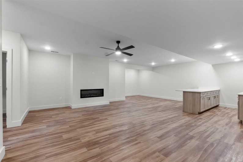 1614 Warren Lake Drive, Jackson, Missouri 63755, 5 Bedrooms Bedrooms, 5 Rooms Rooms,3 BathroomsBathrooms,Residential,For Sale,Warren Lake Drive,MAR25024054