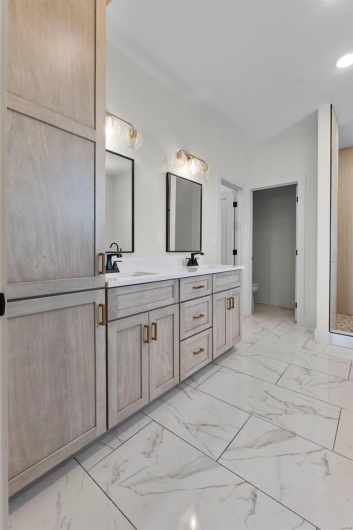 1614 Warren Lake Drive, Jackson, Missouri 63755, 5 Bedrooms Bedrooms, 5 Rooms Rooms,3 BathroomsBathrooms,Residential,For Sale,Warren Lake Drive,MAR25024054
