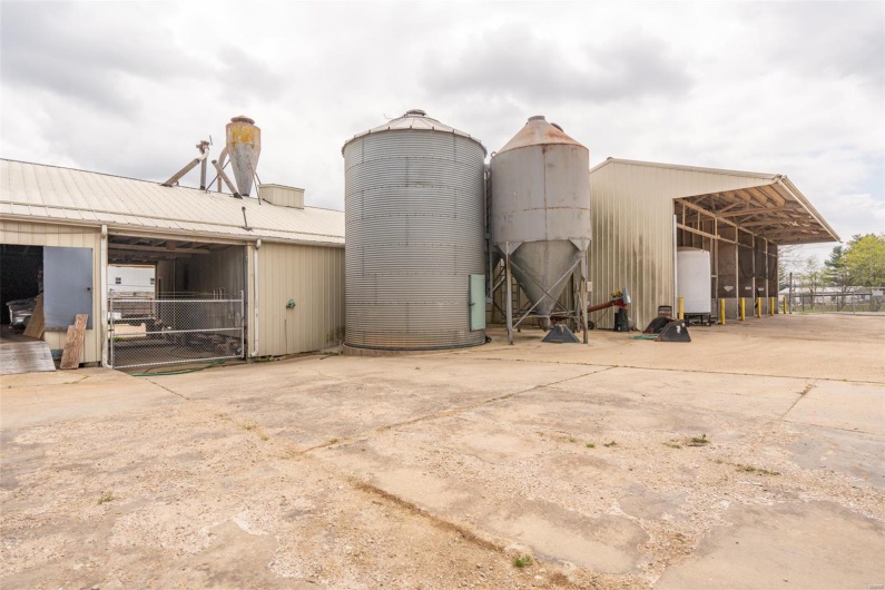 View of outdoor structure with an outbuilding