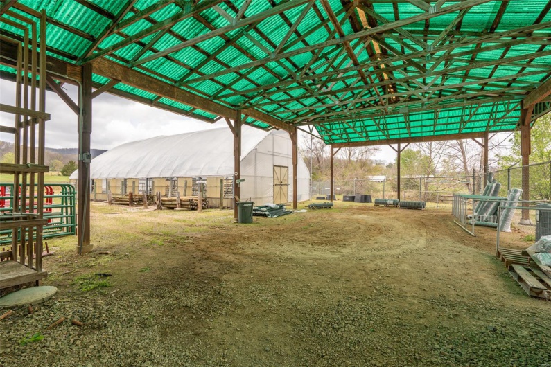 View of yard with an outbuilding