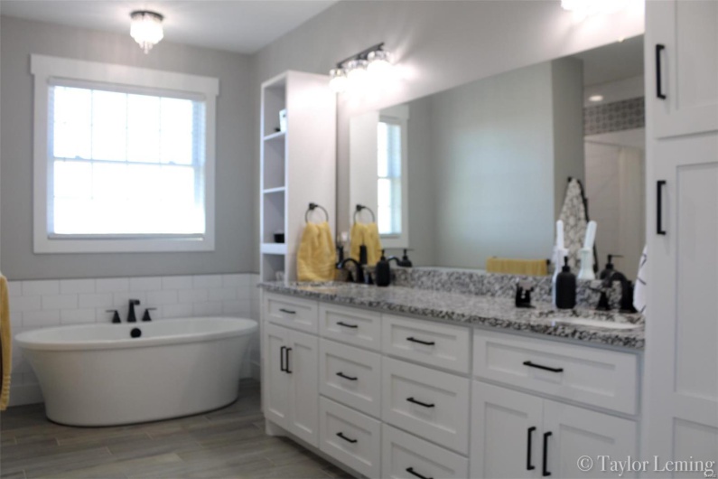 303 Orange Bowl Drive, Cape Girardeau, Missouri 63701, 5 Bedrooms Bedrooms, 11 Rooms Rooms,3 BathroomsBathrooms,Residential,For Sale,Orange Bowl,MAR25024177