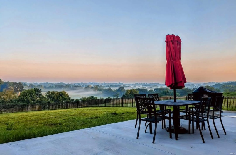 303 Orange Bowl Drive, Cape Girardeau, Missouri 63701, 5 Bedrooms Bedrooms, 11 Rooms Rooms,3 BathroomsBathrooms,Residential,For Sale,Orange Bowl,MAR25024177