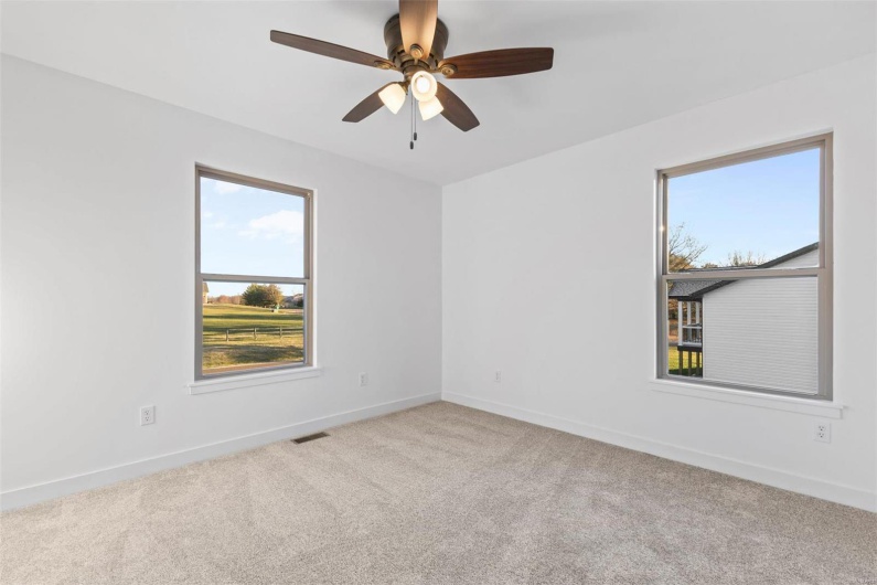 Unfurnished room featuring light carpet and ceiling fan