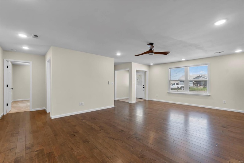 112 Tupelo Street, Advance, Missouri 63730, 3 Bedrooms Bedrooms, 6 Rooms Rooms,2 BathroomsBathrooms,Residential,For Sale,Tupelo,MAR25024460