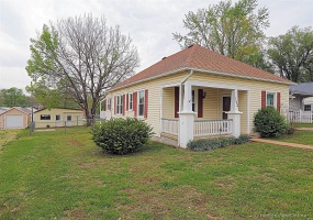 304 Reuter Street, Park Hills, Missouri 63601, 2 Bedrooms Bedrooms, 8 Rooms Rooms,2 BathroomsBathrooms,Residential,For Sale,Reuter,MAR25024279