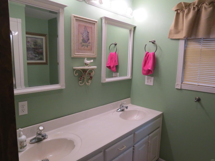 112 Riverside Drive, Arcadia, Missouri 63621, 3 Bedrooms Bedrooms, 5 Rooms Rooms,2 BathroomsBathrooms,Residential,For Sale,Riverside,MAR25024481