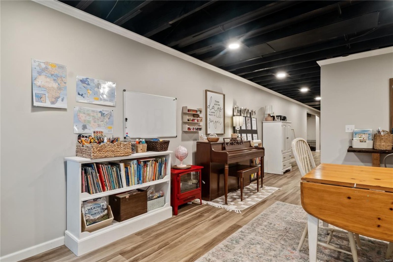 154 Gladiola Street, Jackson, Missouri 63755, 4 Bedrooms Bedrooms, 7 Rooms Rooms,3 BathroomsBathrooms,Residential,For Sale,Gladiola,MAR25023708