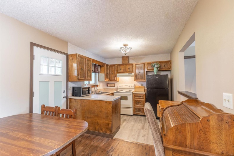 2007 Brentwood Road, Poplar Bluff, Missouri 63901, 3 Bedrooms Bedrooms, 9 Rooms Rooms,1 BathroomBathrooms,Residential,For Sale,Brentwood,MAR25024597