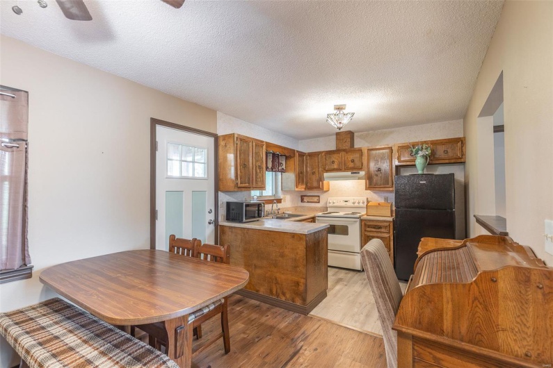 2007 Brentwood Road, Poplar Bluff, Missouri 63901, 3 Bedrooms Bedrooms, 9 Rooms Rooms,1 BathroomBathrooms,Residential,For Sale,Brentwood,MAR25024597
