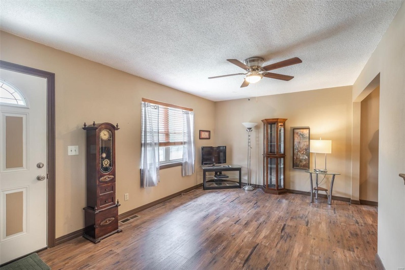2007 Brentwood Road, Poplar Bluff, Missouri 63901, 3 Bedrooms Bedrooms, 9 Rooms Rooms,1 BathroomBathrooms,Residential,For Sale,Brentwood,MAR25024597