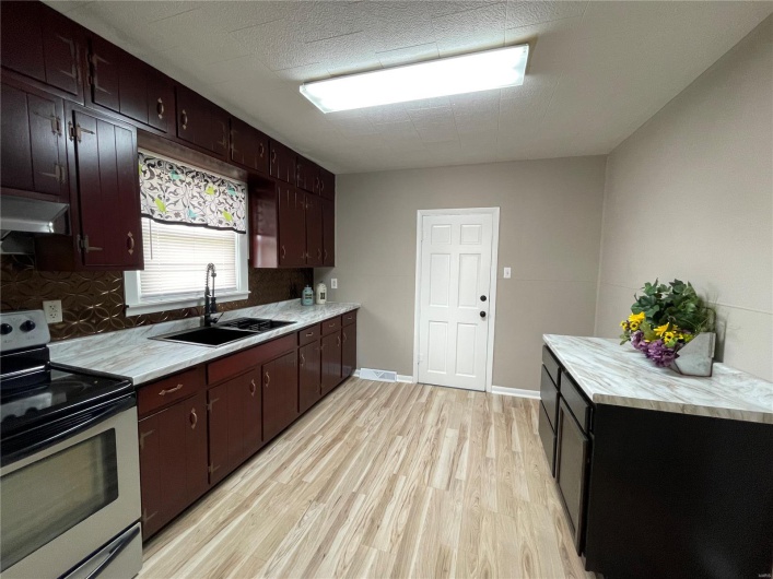 830 Linn Street, Sikeston, Missouri 63801, 2 Bedrooms Bedrooms, ,1 BathroomBathrooms,Residential,For Sale,Linn,MAR25024625