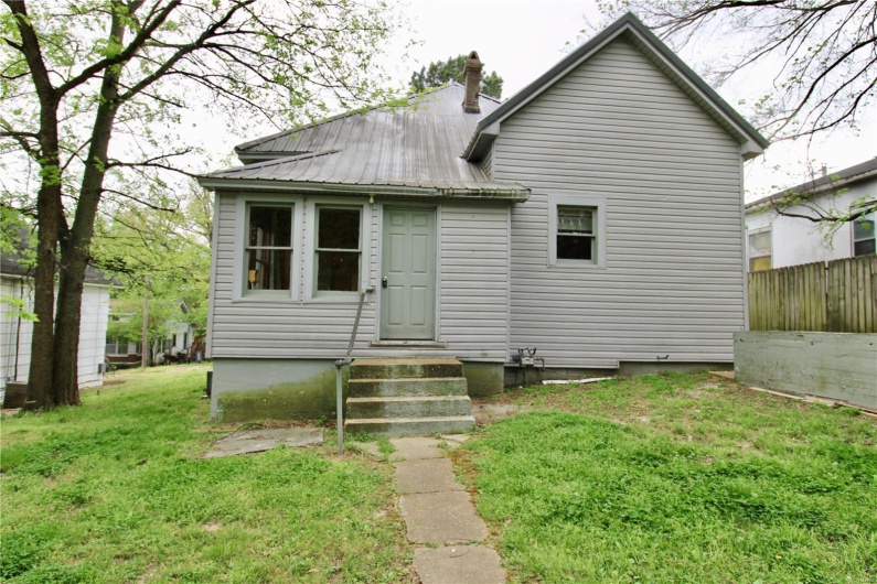 1115 Spring Street, Poplar Bluff, Missouri 63901, 4 Bedrooms Bedrooms, 7 Rooms Rooms,1 BathroomBathrooms,Residential,For Sale,Spring,MAR25024646