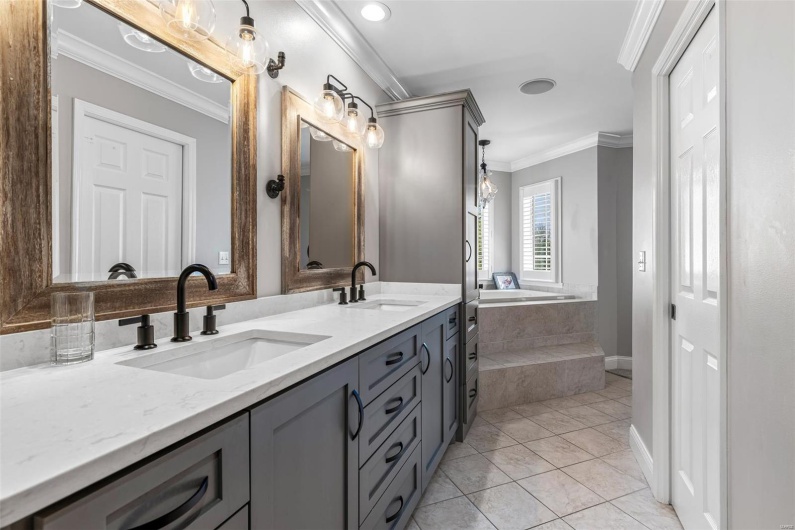 312 Oak Forest Drive, Jackson, Missouri 63755, 6 Bedrooms Bedrooms, 10 Rooms Rooms,4 BathroomsBathrooms,Residential,For Sale,Oak Forest,MAR25024024