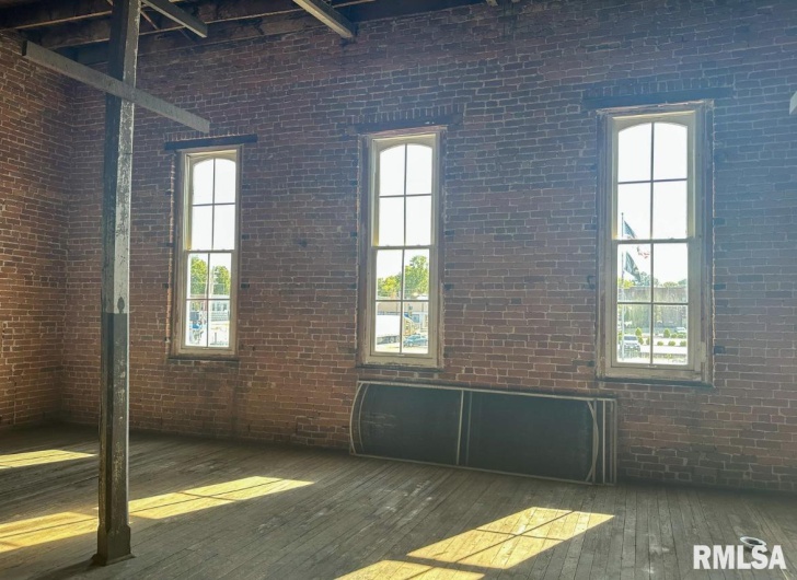 109 VIENNA Street, Anna, Illinois 62906, 0 , 0 ,0,Commercial Sale,For Sale,VIENNA,0,RMAQC4262439