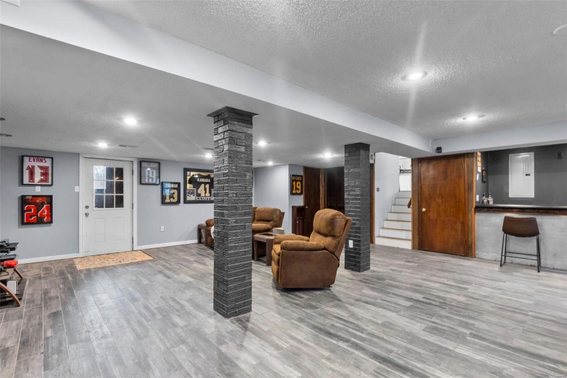 70 Garnet Lane, Cape Girardeau, Missouri 63701, 3 Bedrooms Bedrooms, 9 Rooms Rooms,2 BathroomsBathrooms,Residential,For Sale,Garnet,MAR24075417