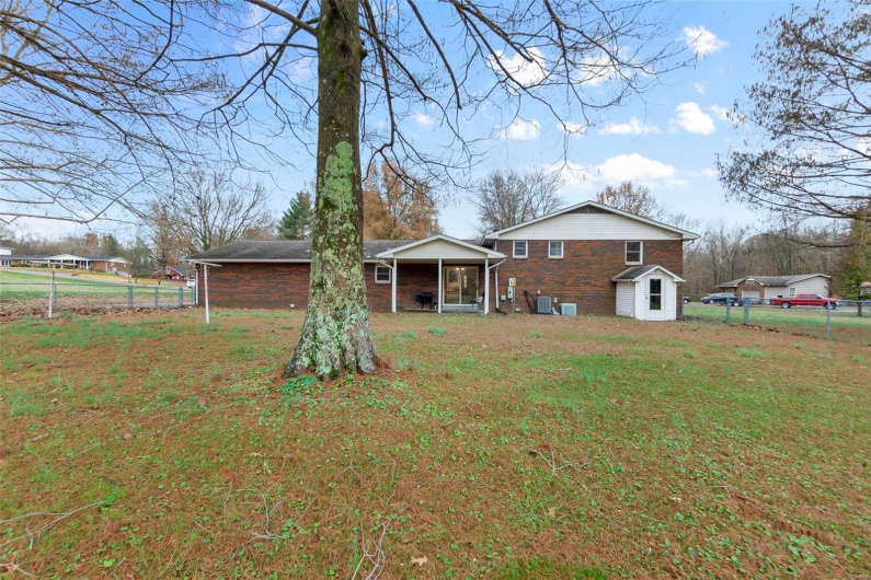 70 Garnet Lane, Cape Girardeau, Missouri 63701, 3 Bedrooms Bedrooms, 9 Rooms Rooms,2 BathroomsBathrooms,Residential,For Sale,Garnet,MAR24075417