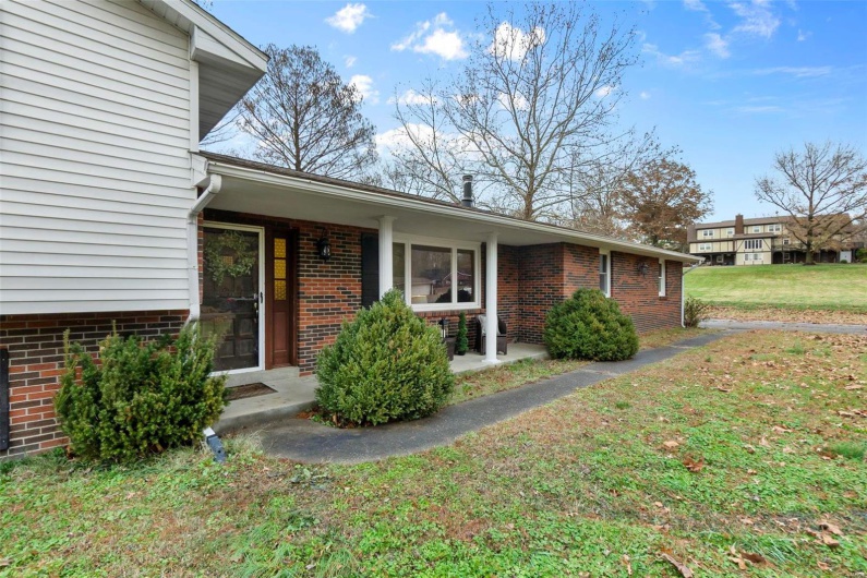 70 Garnet Lane, Cape Girardeau, Missouri 63701, 3 Bedrooms Bedrooms, 9 Rooms Rooms,2 BathroomsBathrooms,Residential,For Sale,Garnet,MAR24075417